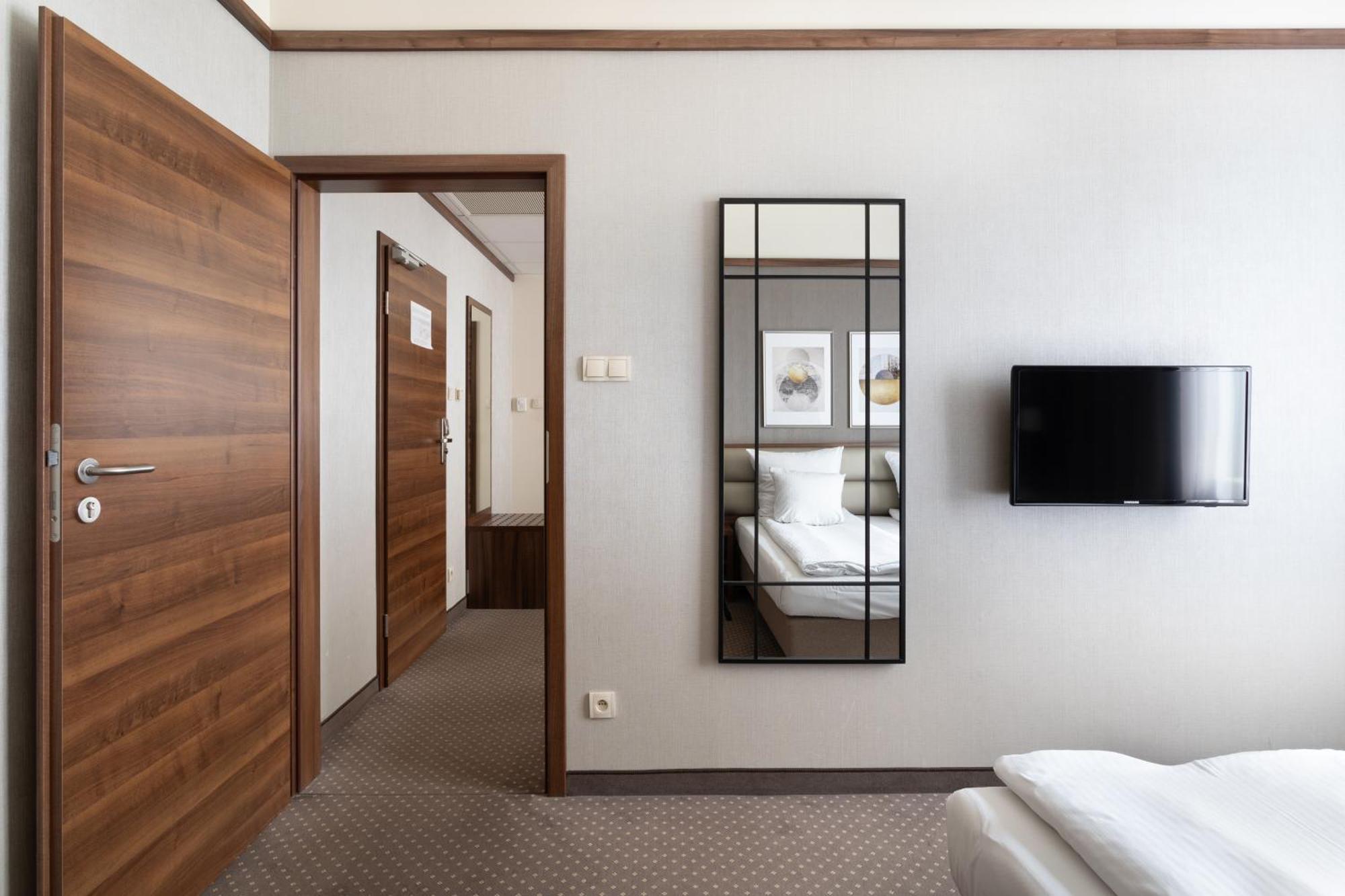 Golden Tulip Krakow City Center Екстер'єр фото